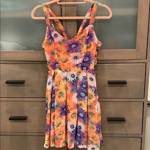 Akira floral side cross cross dress - size small